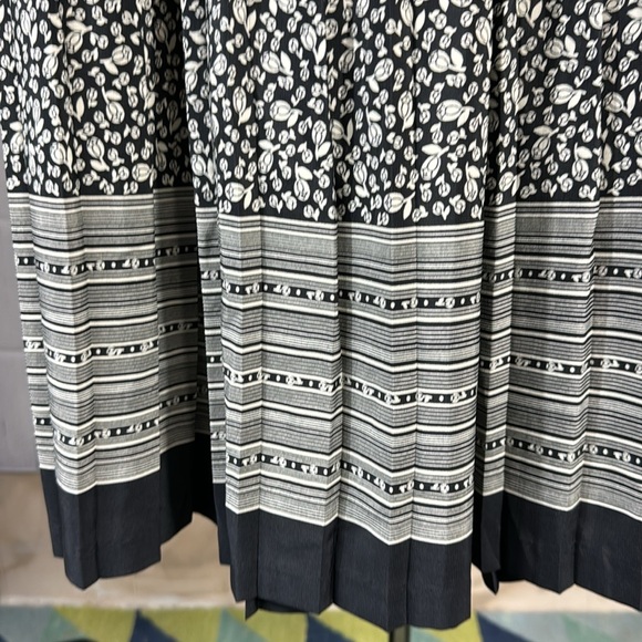 473.Vintage pleated skirt, size S/M - Picture 4 of 5